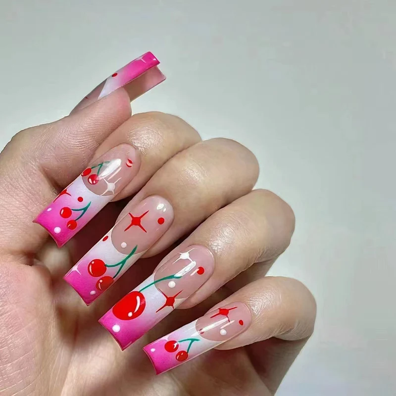 Künstlerische Kirschblüten-Nagelkunst
