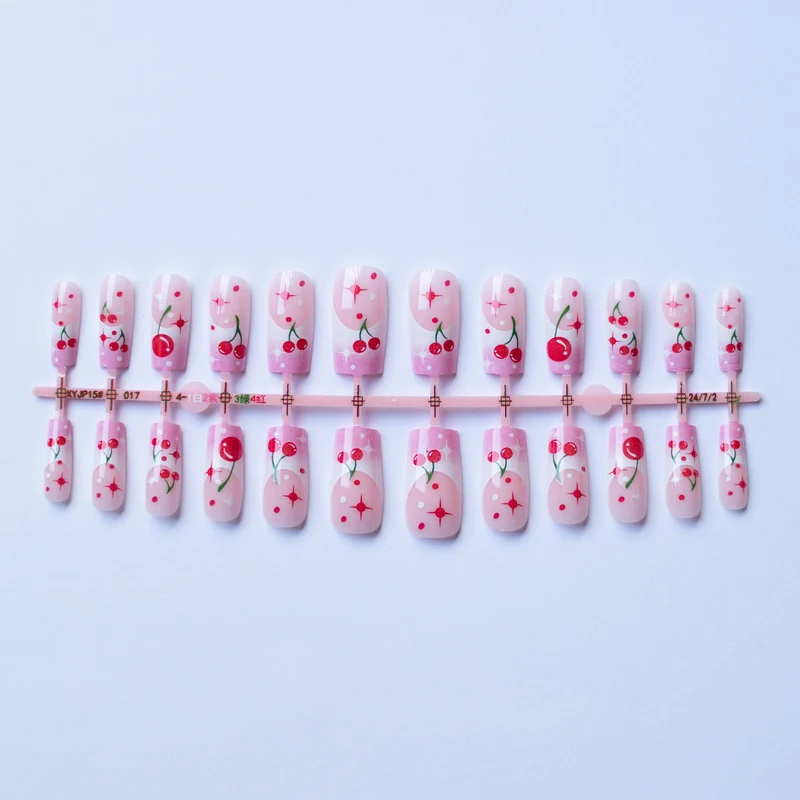 Künstlerische Kirschblüten-Nagelkunst