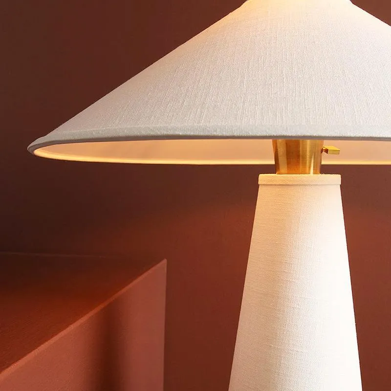 Elegante Kegel Tischlampe