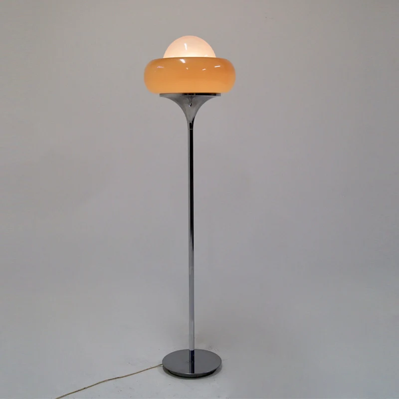 Moderne ästhetische Stehlampe