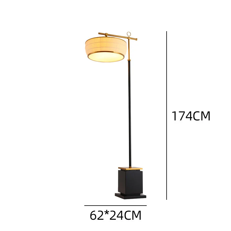 Elegante verstellbare Stehlampe mit geometrischem Fuß