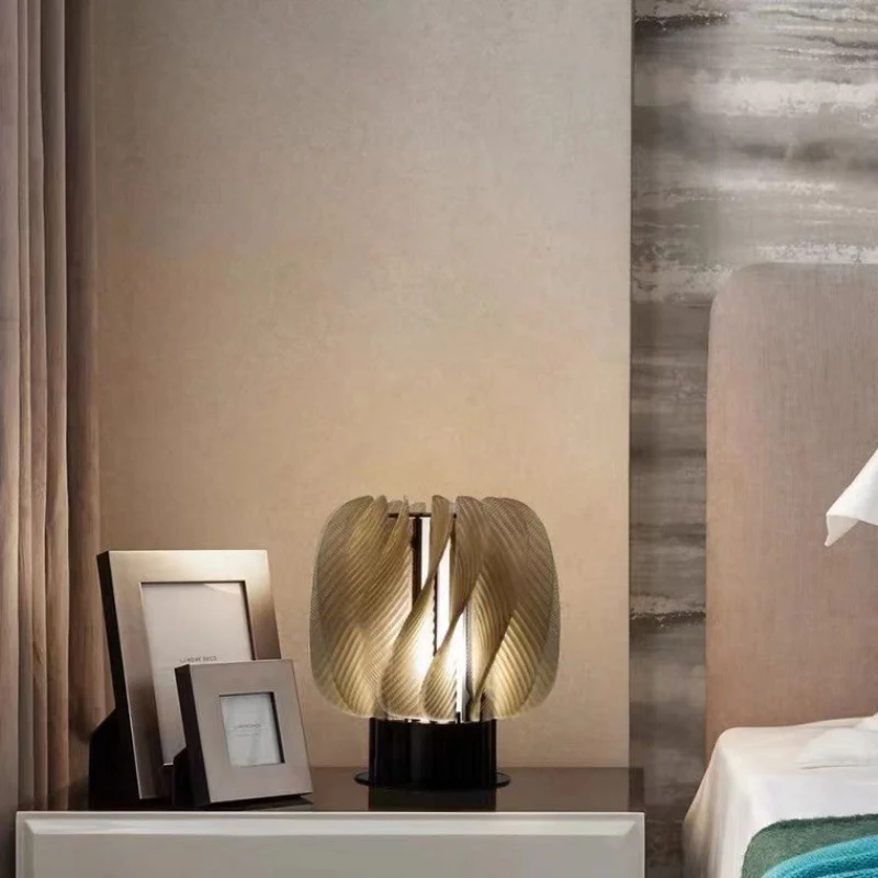 Dekorative Tischlampe mit modernem Design