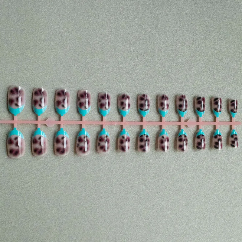 Künstlerische Tierdruck-Nagelkunst