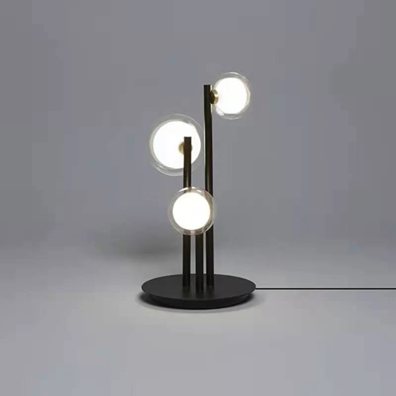 Moderne Künstlerische Tischlampe mit geometrischem Design