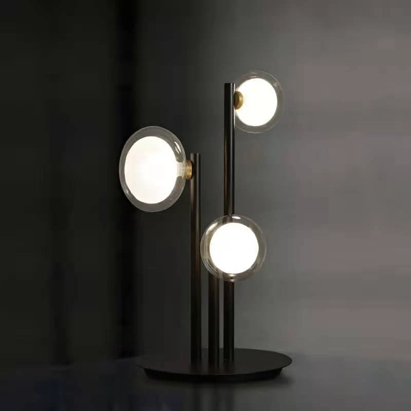 Moderne Künstlerische Tischlampe mit geometrischem Design