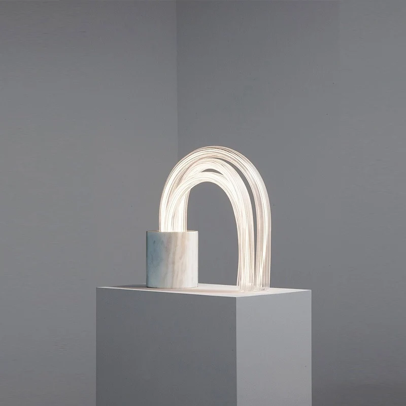Moderne Künstlerische Tischlampe mit Bogen-Design