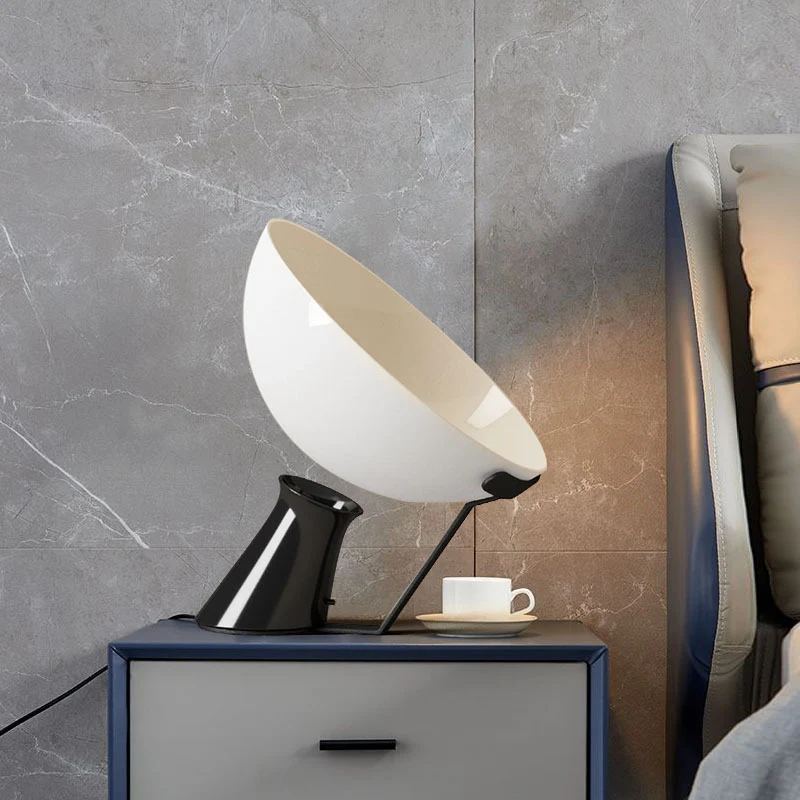 Zeitgenössische verstellbare Tischlampe