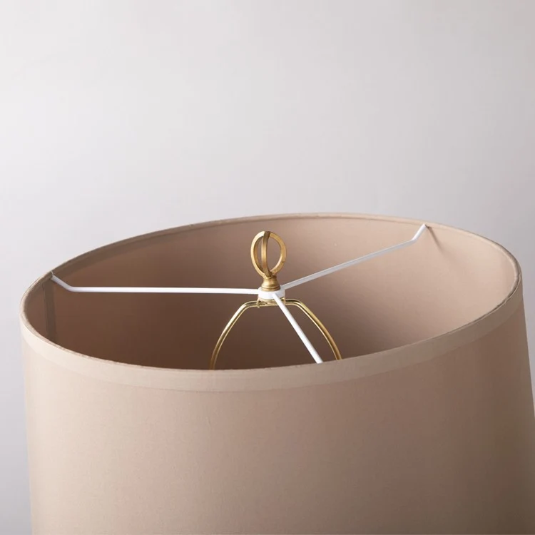 Dekorative Tischlampe mit künstlerischem Design