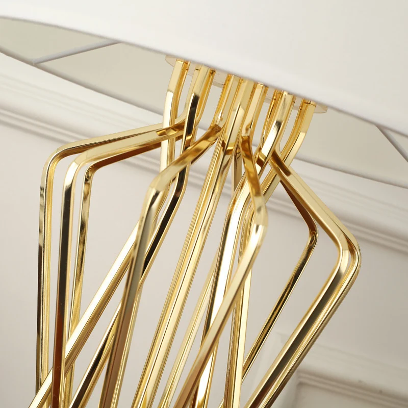 Elegante skulpturale Tischlampe