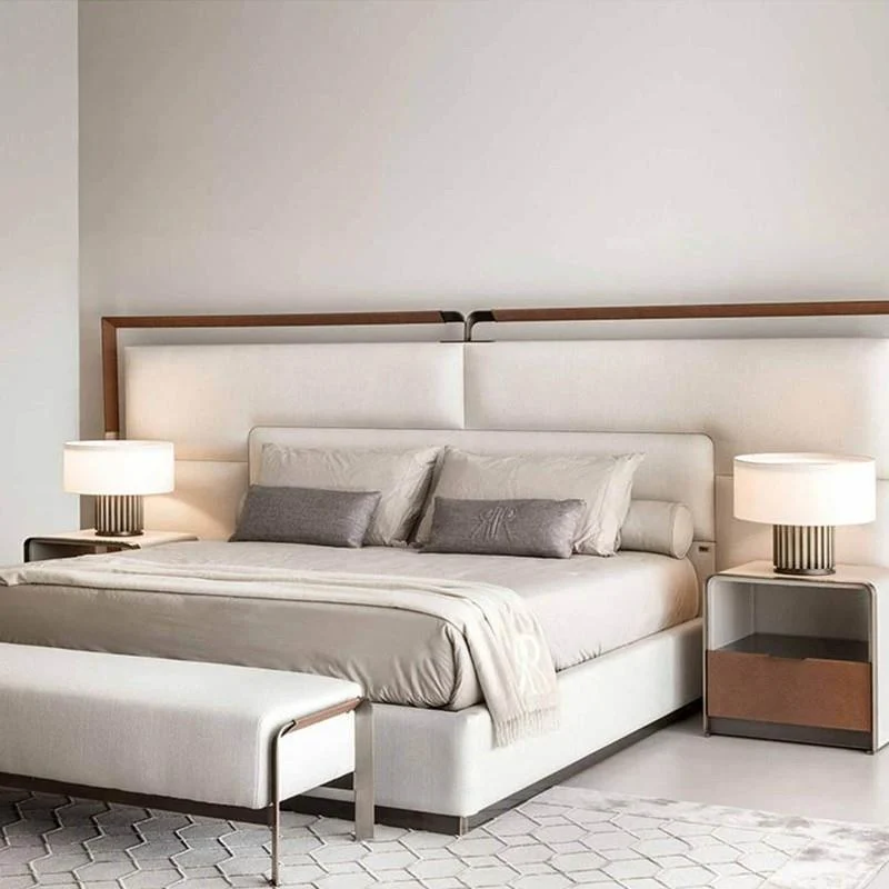 Elegante Tischlampe mit rundem Schirm