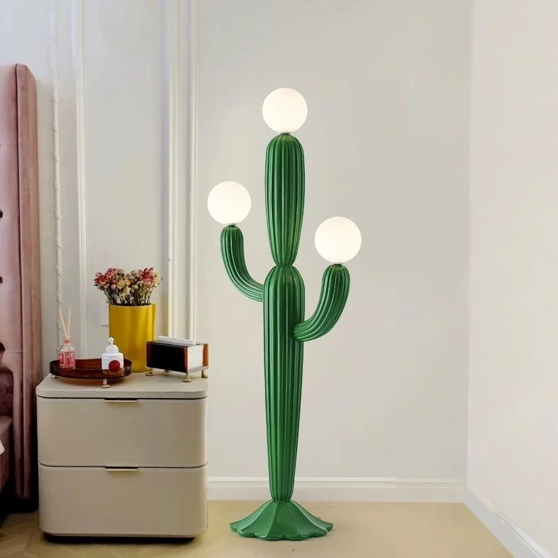 Kaktusförmige Stehlampe