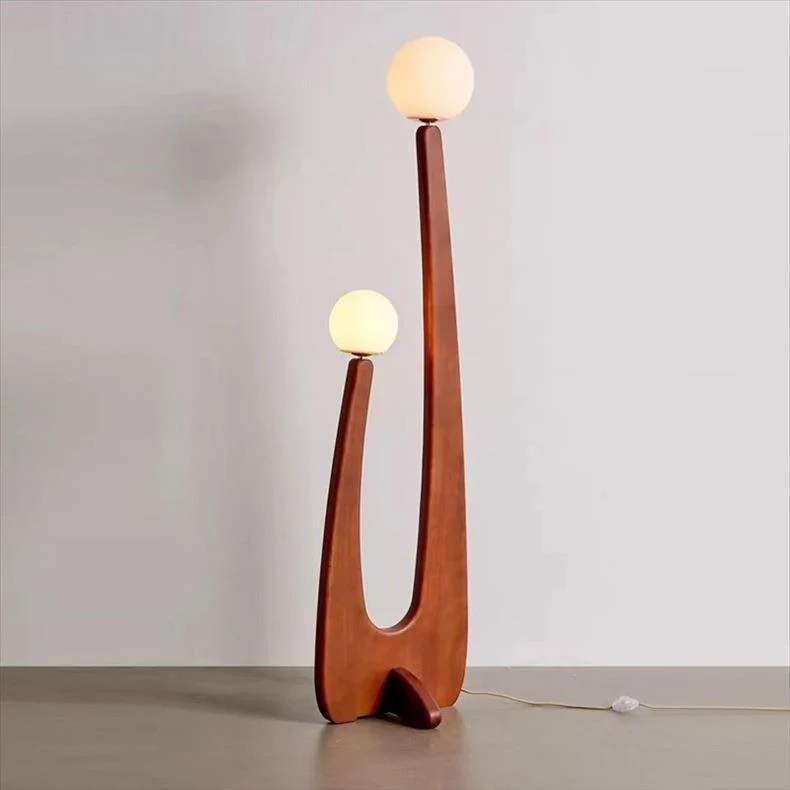 Künstlerische Holzstehlampe