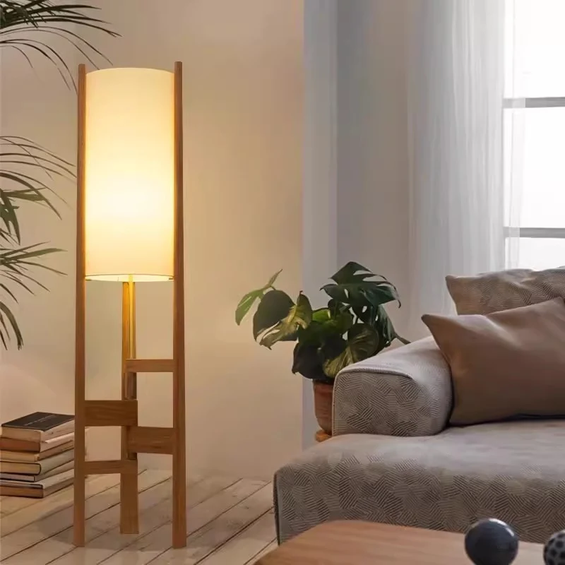 Minimalistische Holz Stehlampe
