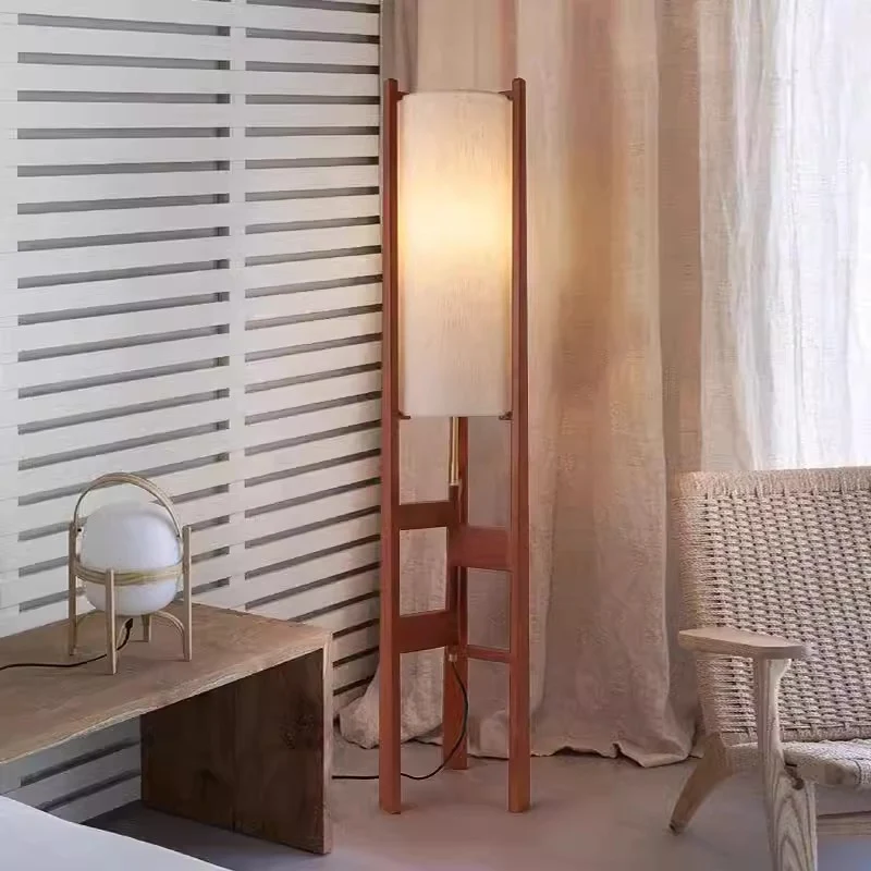 Minimalistische Holz Stehlampe