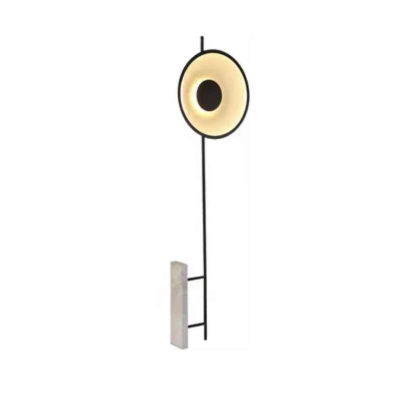 Minimalistische skulpturale Stehlampe mit Marmorsockel