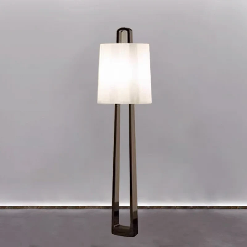 Elegante moderne Stehlampe mit einzigartiger Struktur