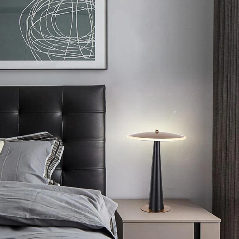 Minimalistische Kegel Tischlampe
