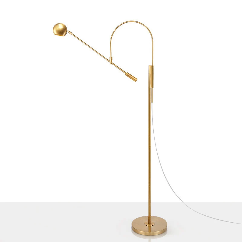 Minimalistische verstellbare Stehlampe mit goldener Oberflächenbehandlung