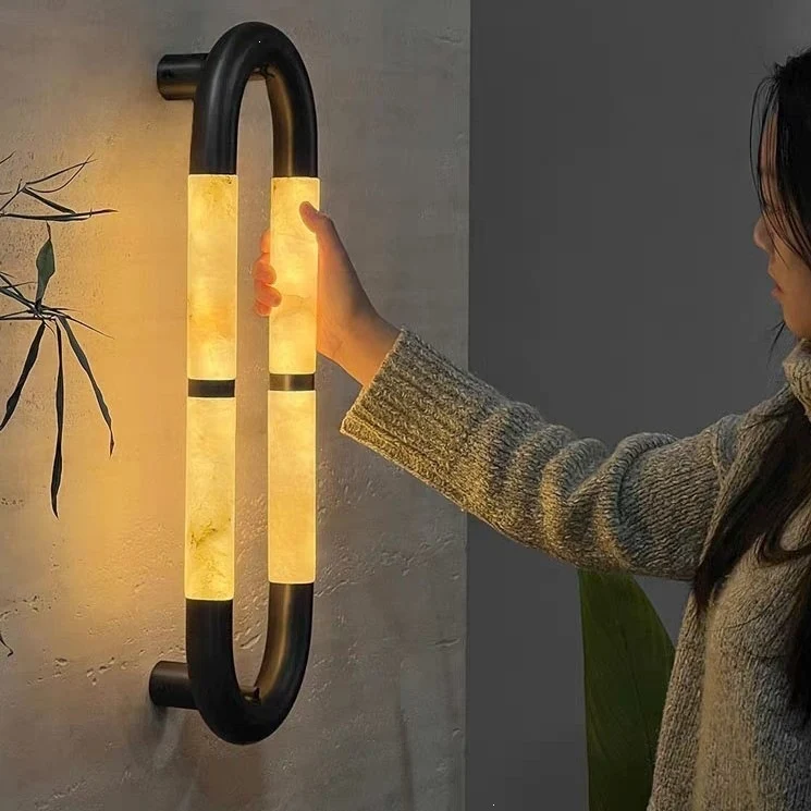 Zeitgenössische Wandlampe mit strukturiertem Design