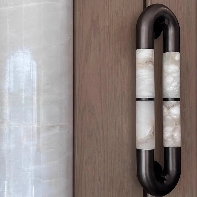 Zeitgenössische Wandlampe mit strukturiertem Design