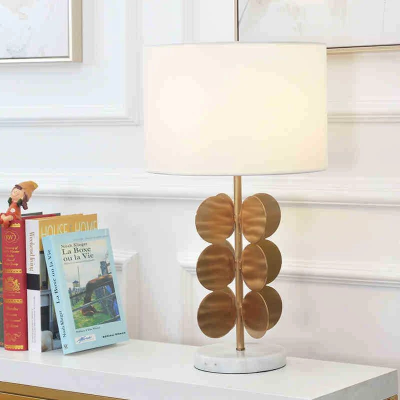 Künstlerische Tischlampe mit modernem geometrischem Design