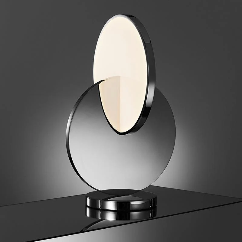 Künstlerische Tischlampe mit geometrischem Design
