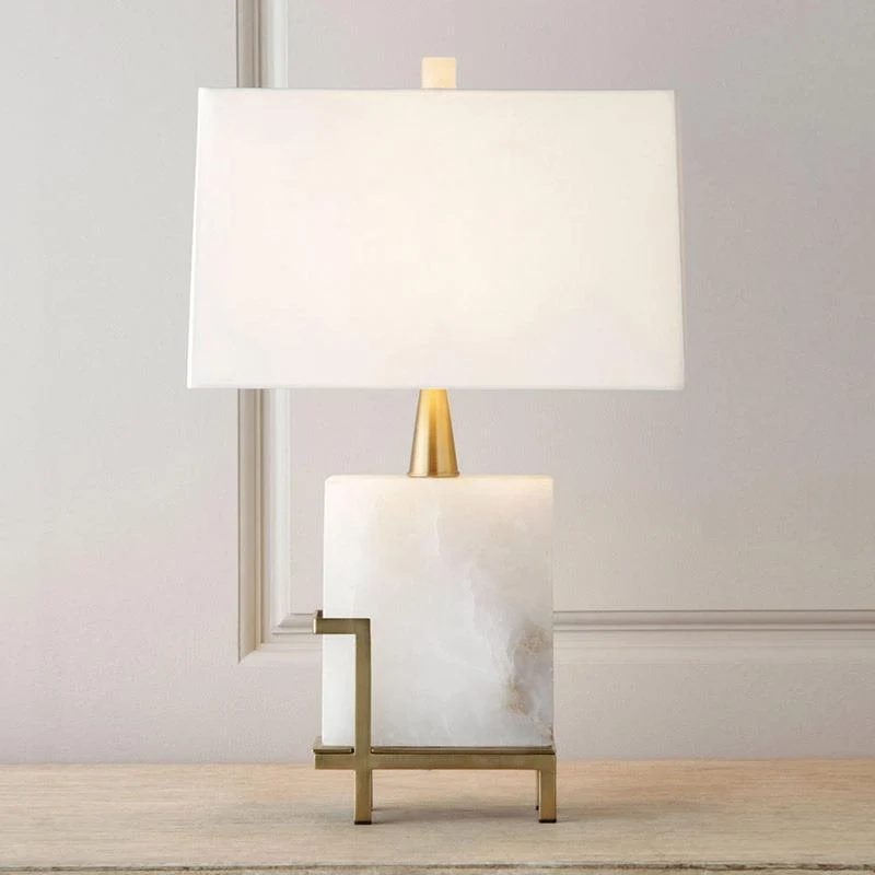 Luxuriöse Alabaster Tischlampe mit Messingbasis