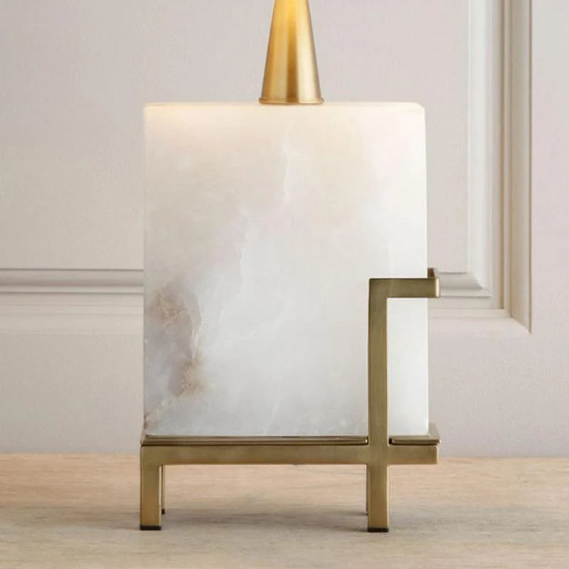 Luxuriöse Alabaster Tischlampe mit Messingbasis