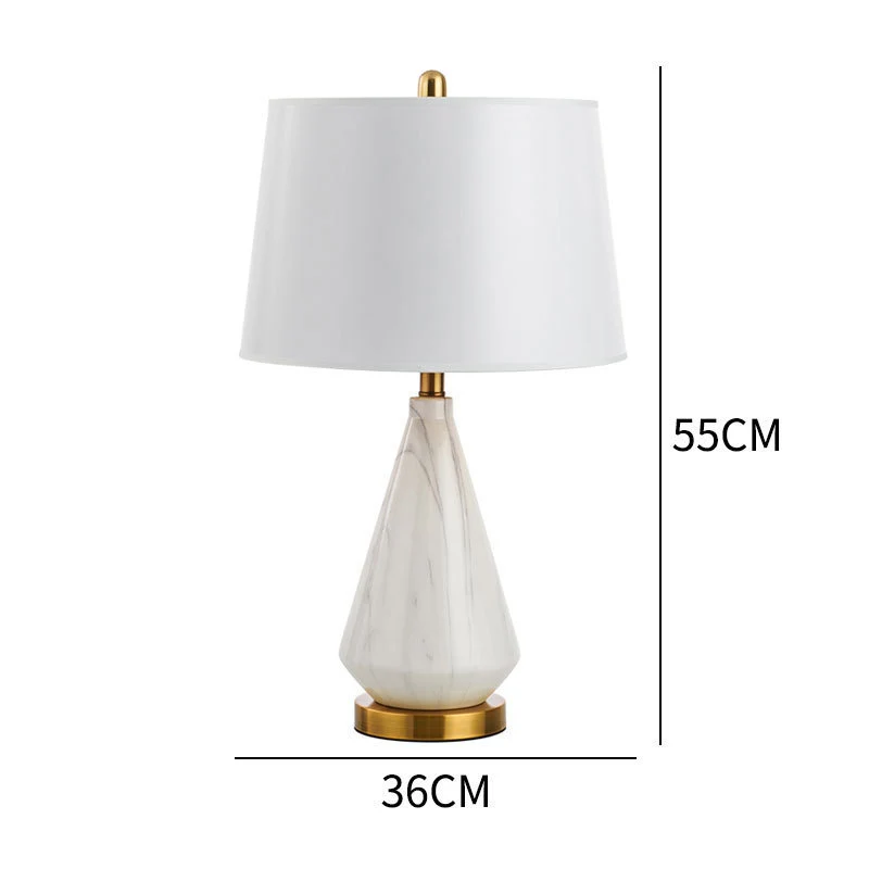 Elegante Tischlampe mit Marmorfuß und goldenen Akzenten