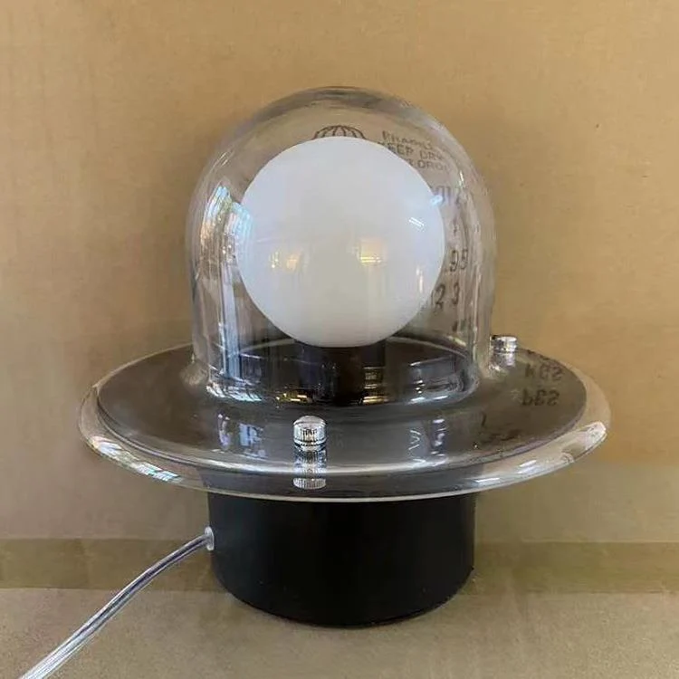 Zeitgenössische Tischlampe mit innovativem Design