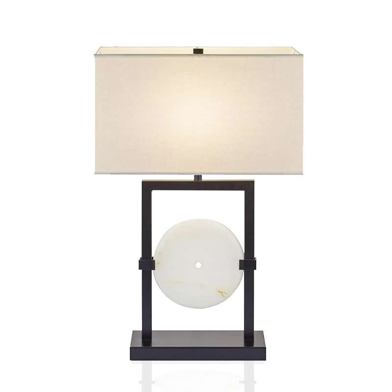 Zeitgenössische Tischlampe mit elegantem geometrischen Design