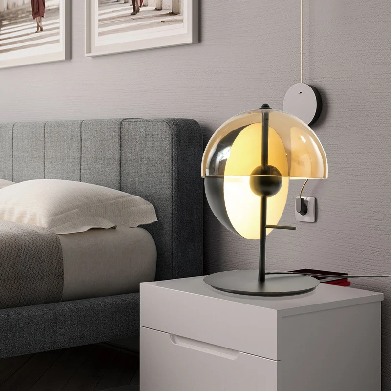 Geometrische Tischlampe mit einzigartigem Dual-Schirm-Design