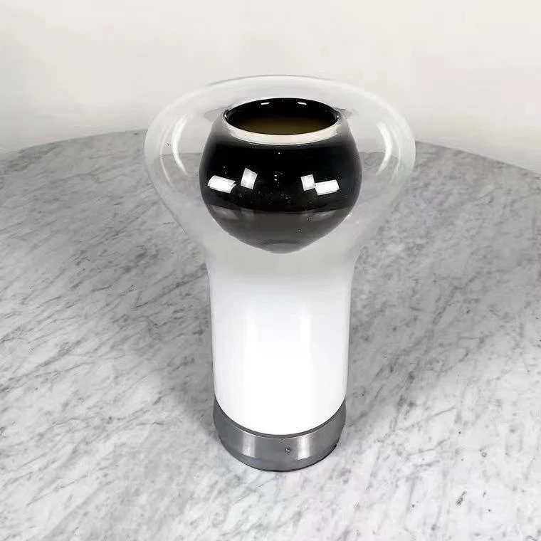 Elegante Glas Tischlampe mit einzigartigem Design