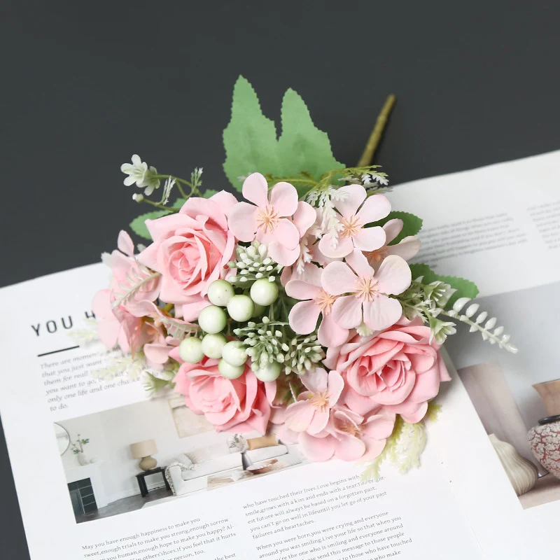Elegante Blumenarrangement für die Wohnkultur Präsentation
