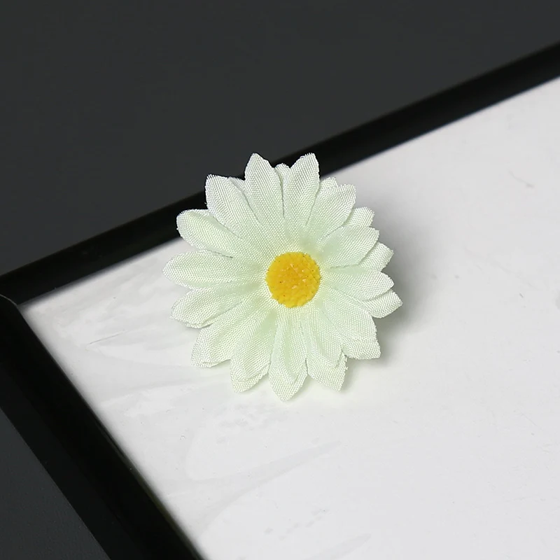 Elegante Stoff Margeritenblume Brosche für dekorativen Gebrauch
