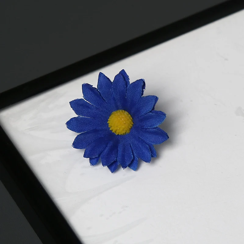 Elegante Stoff Margeritenblume Brosche für dekorativen Gebrauch