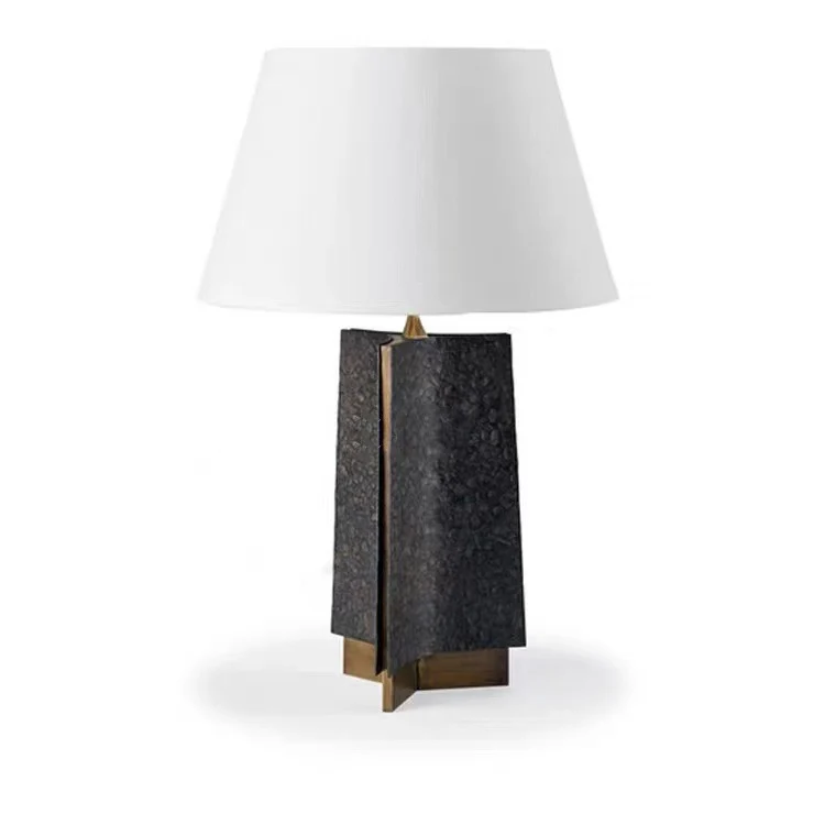 Elegante geometrische Tischlampe