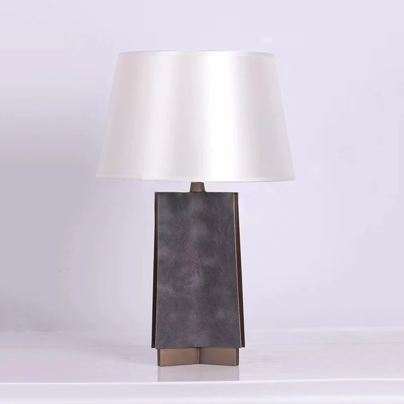 Elegante geometrische Tischlampe