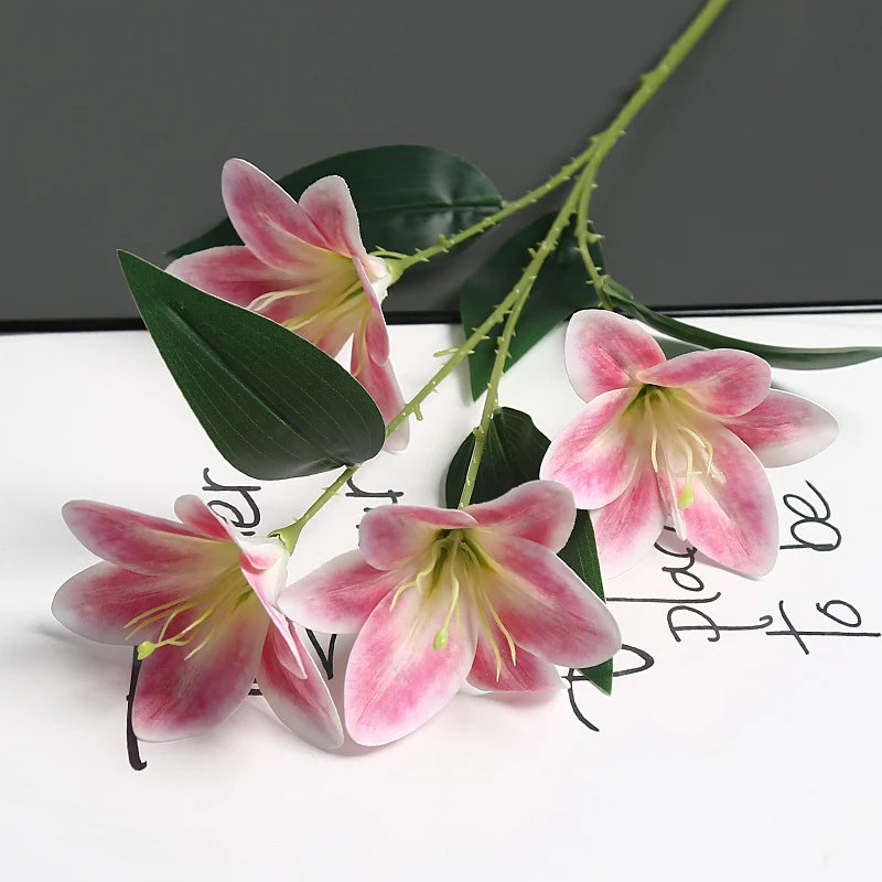 Realistischer synthetischer Lilienstamm