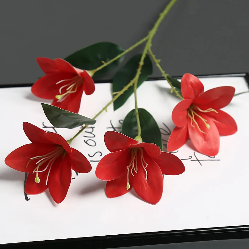 Realistischer synthetischer Lilienstamm