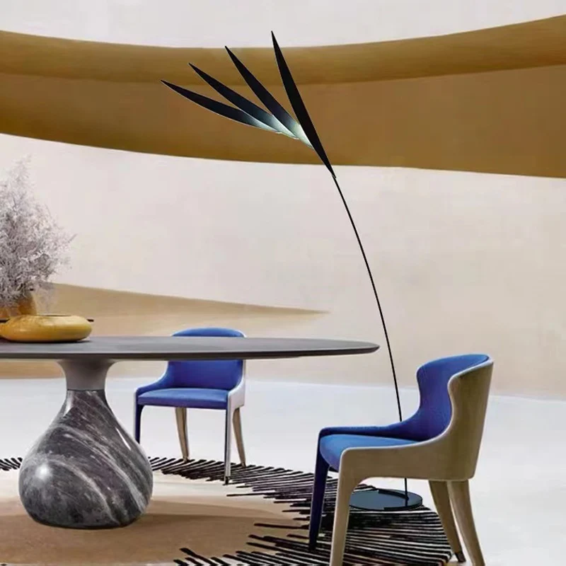 Künstlerische Stehlampe mit stylischem Design