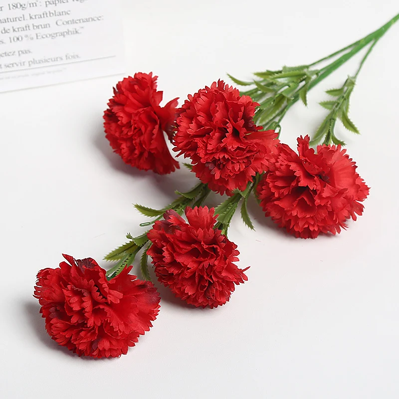 Realistischer Floralnelkenstrauß