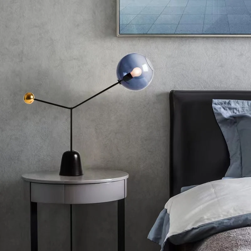 Künstlerische Tischlampe