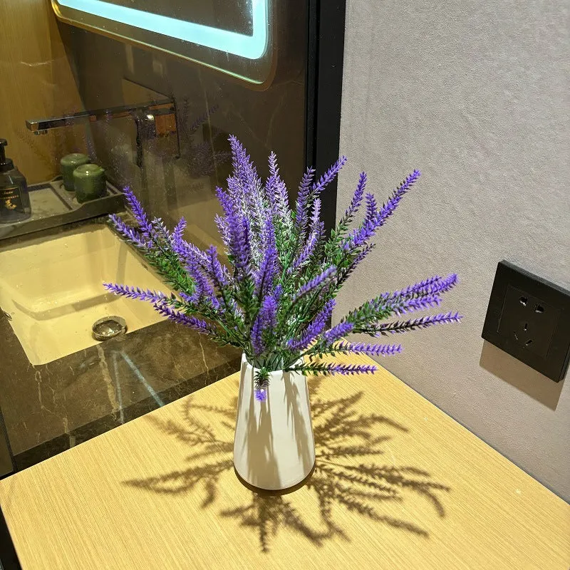 Eleganter künstlicher Lavendelstrauß für die Wohnkultur