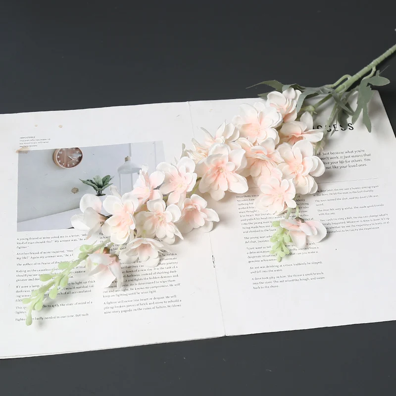 Realistischer künstlicher Blumenstängel