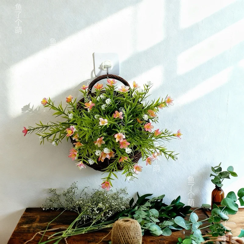 Wandmontierter Kunstblumenpflanzer