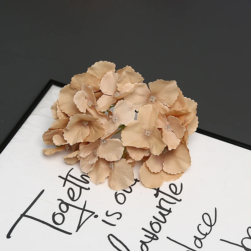 Elegante dekorative Blumenarrangement