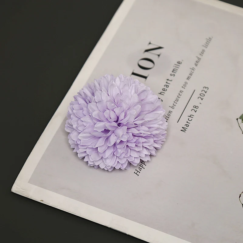 Elegante Chrysanthemen Blüten Haarschmuck