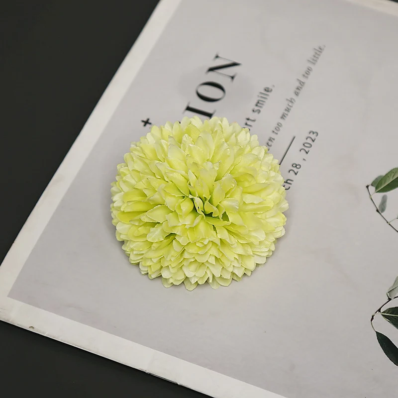 Elegante Chrysanthemen Blüten Haarschmuck