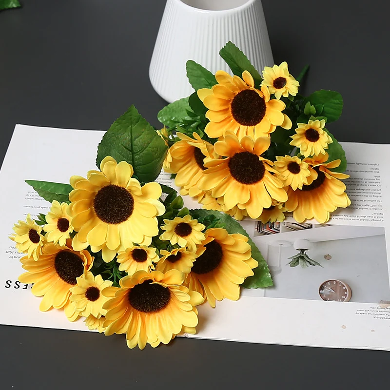 Dekorativer Sonnenblumenstrauß für die Wohnkultur Anzeige